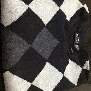 Men’s acrylic sweater black back sleeves,diamond front ,greys
